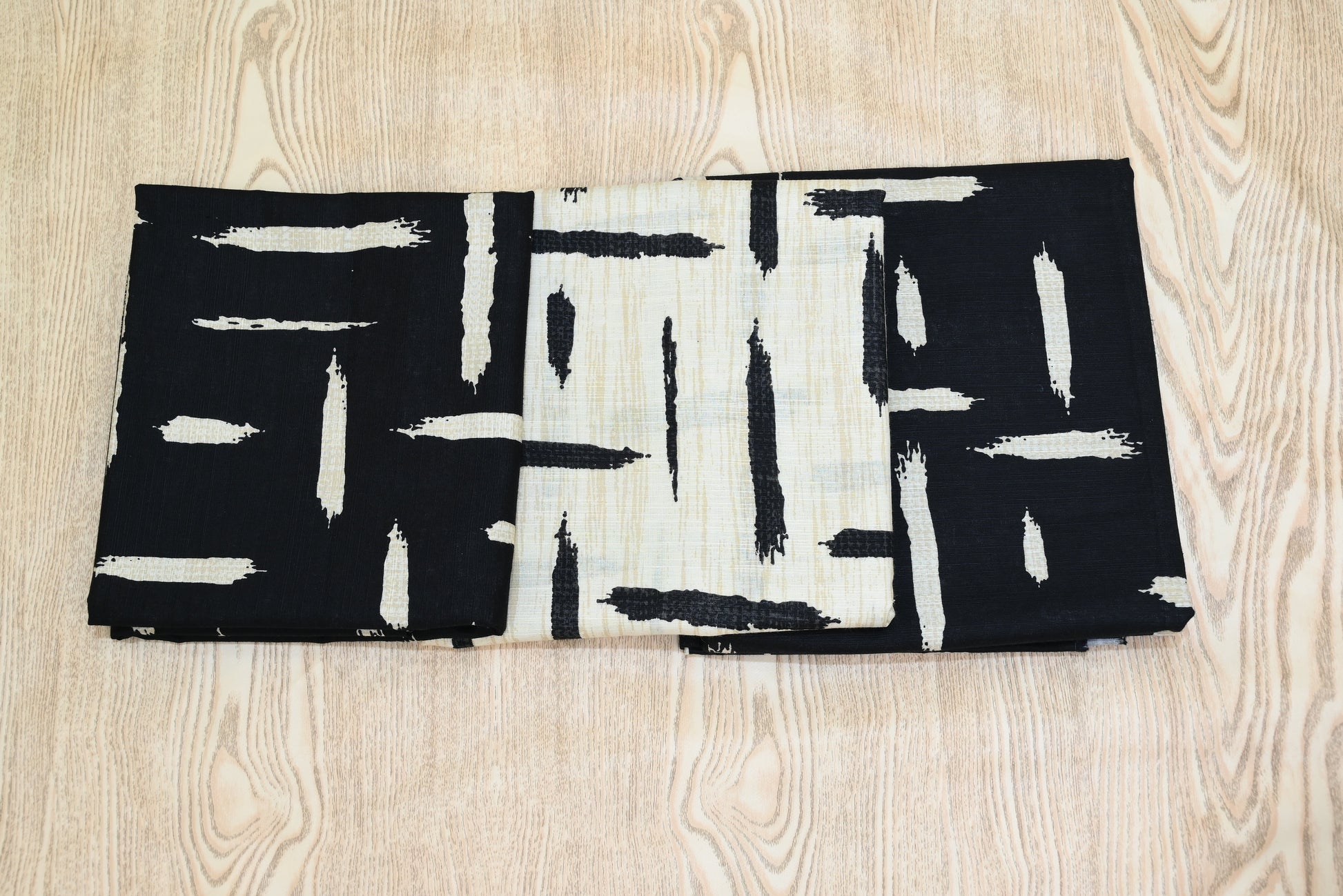 5504-Unstitched 3-Piece Premium Khaddar Suit – 2.5M Printed Shirt, Dupatta & Trouser | Winter Collection