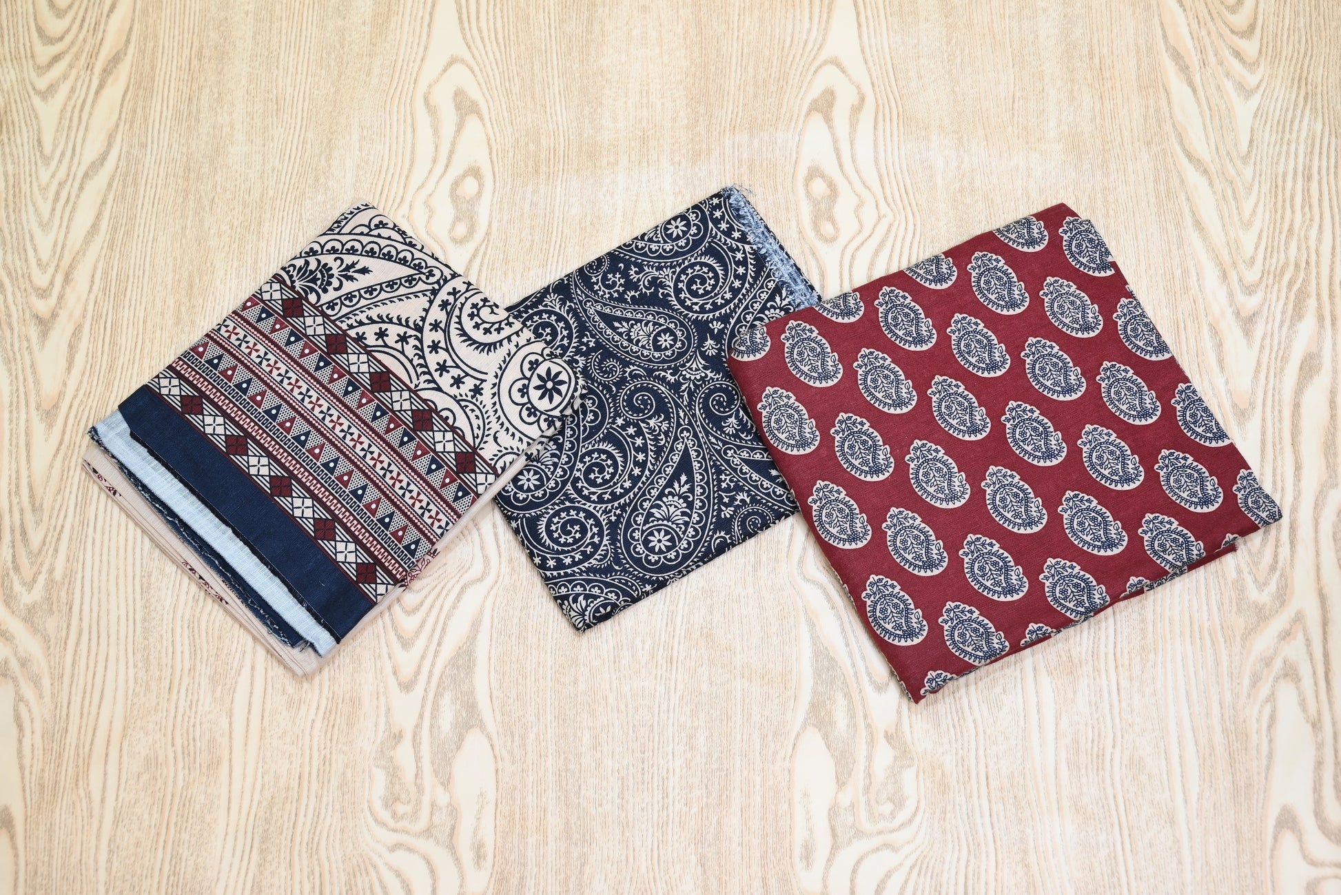 5504-Unstitched 3-Piece Premium Khaddar Suit – 2.5M Printed Shirt, Dupatta & Trouser | Winter Collection