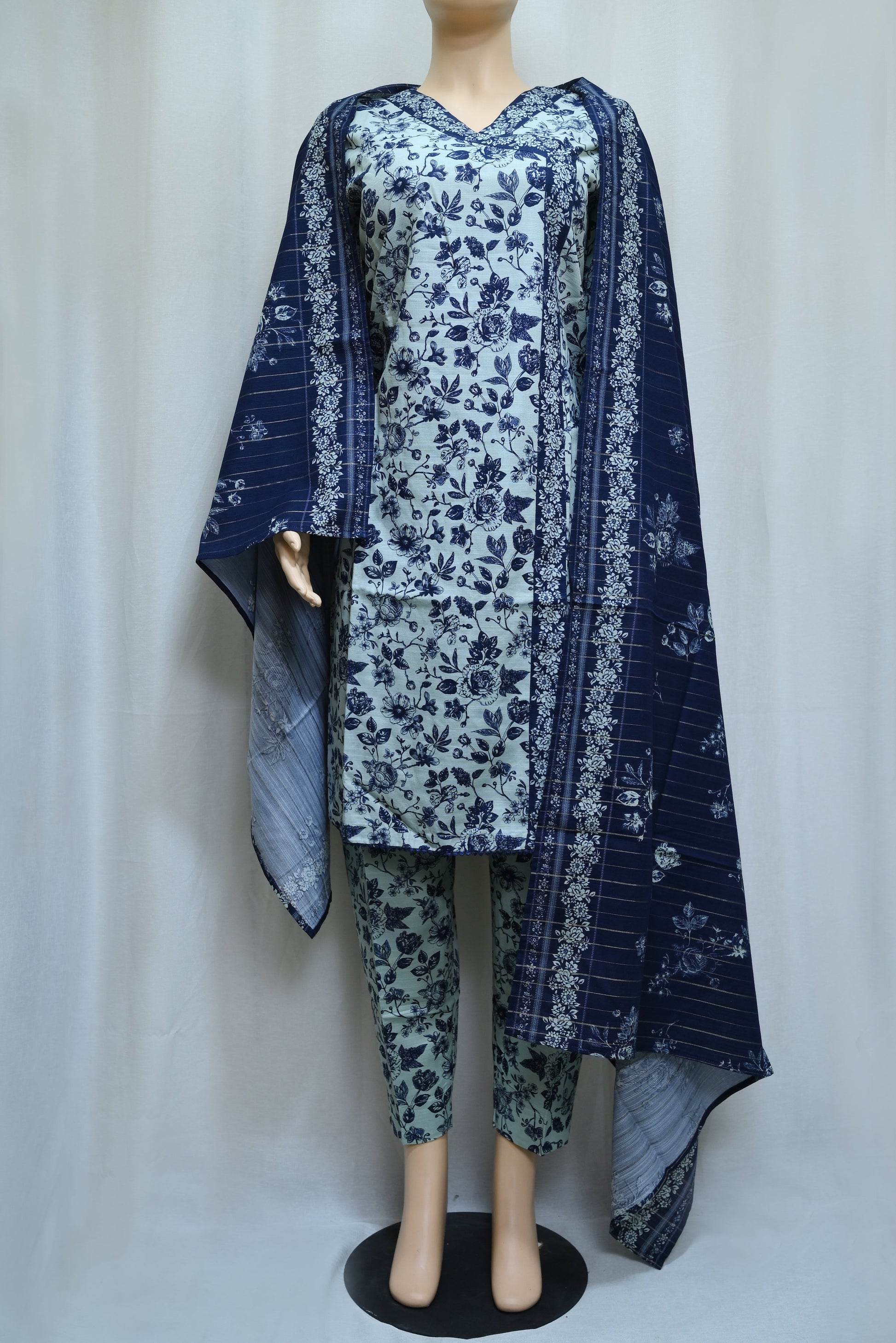5067-3 Piece Khaddar Printed Suit – Chic & Comfortable Winter Wear for Women