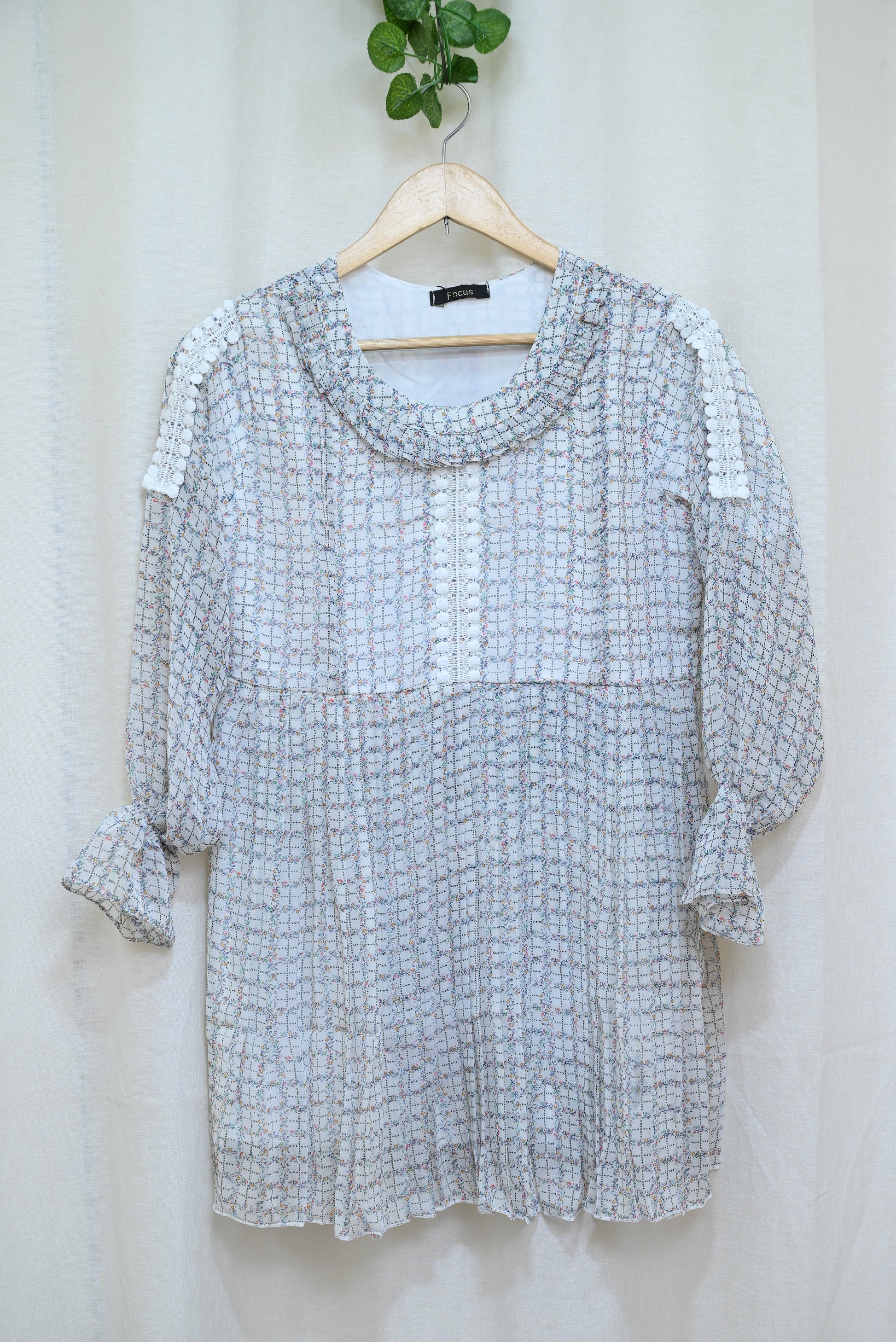 1202-Women’s Imported Printed Top – Round Neck, Short Length | Winter Collection