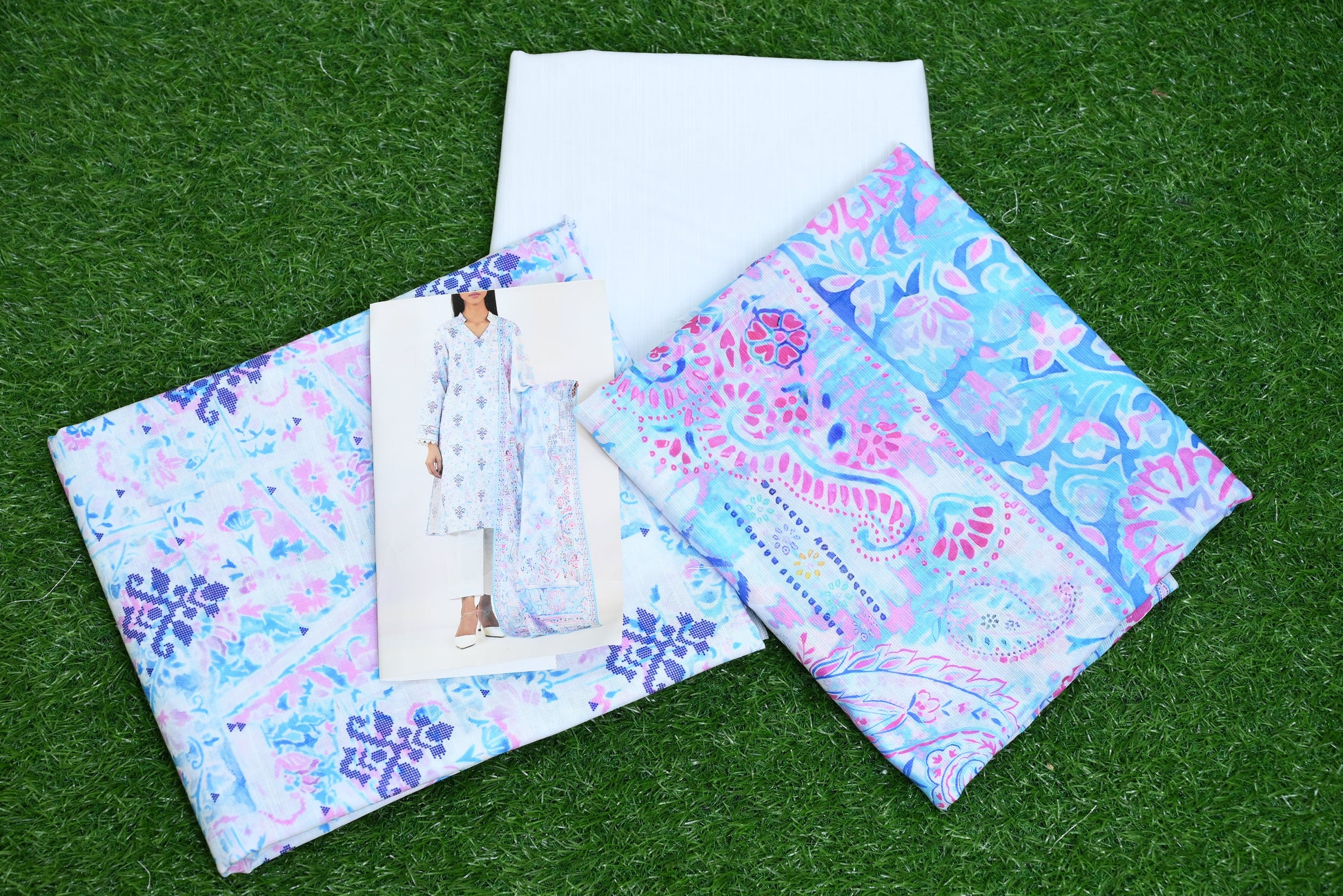 5512- 3-Piece Unstitched Winter Suit – Printed Cotton Khaddar Shirt, Dyed Trouser & Jacquard Dupatta