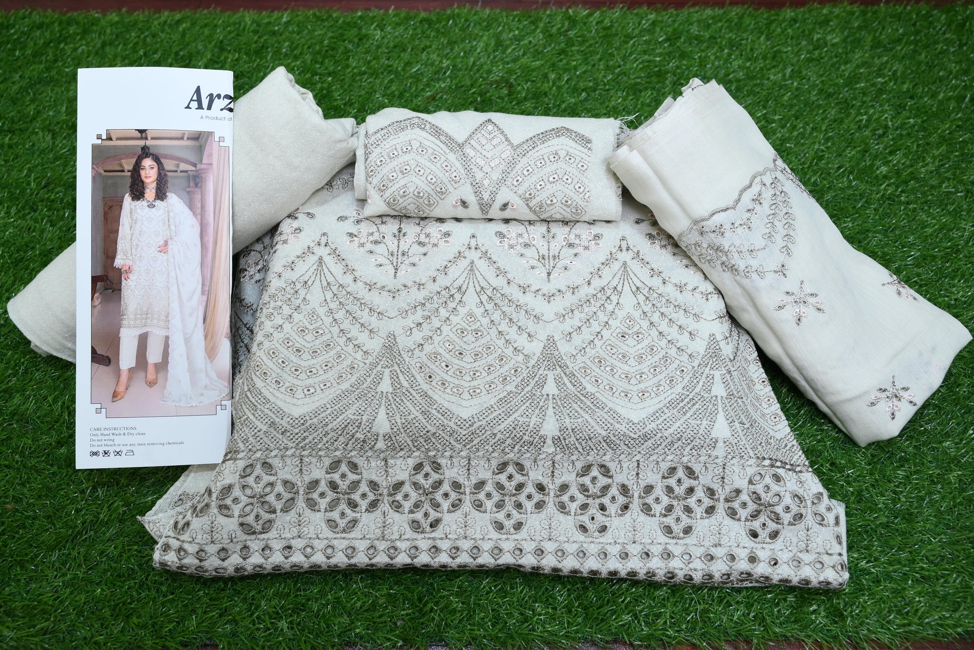 5506-3-Piece Unstitched Karandi Suit – Embroidered Shirt, Diamond Embroidered Dupatta & Trouser