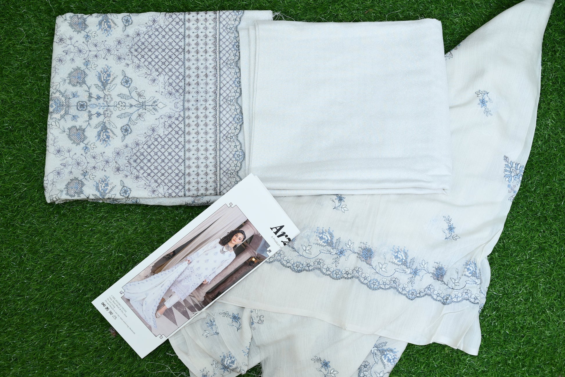 5506-3-Piece Unstitched Karandi Suit – Embroidered Shirt, Diamond Embroidered Dupatta & Trouser