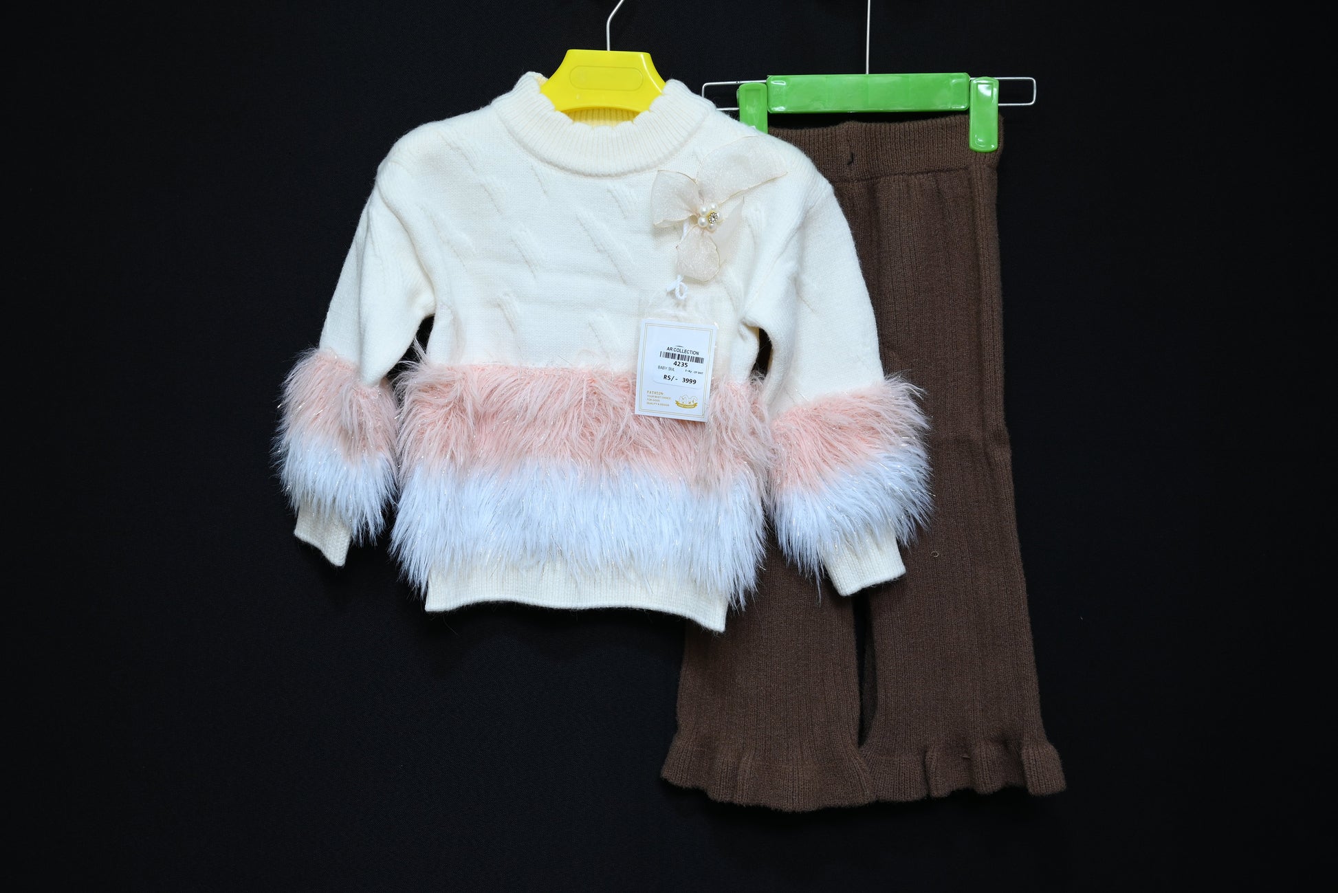 4235-Baby Wool Winter Set – 2-Piece with Soft Fur Detail | Round Neck | Western Design