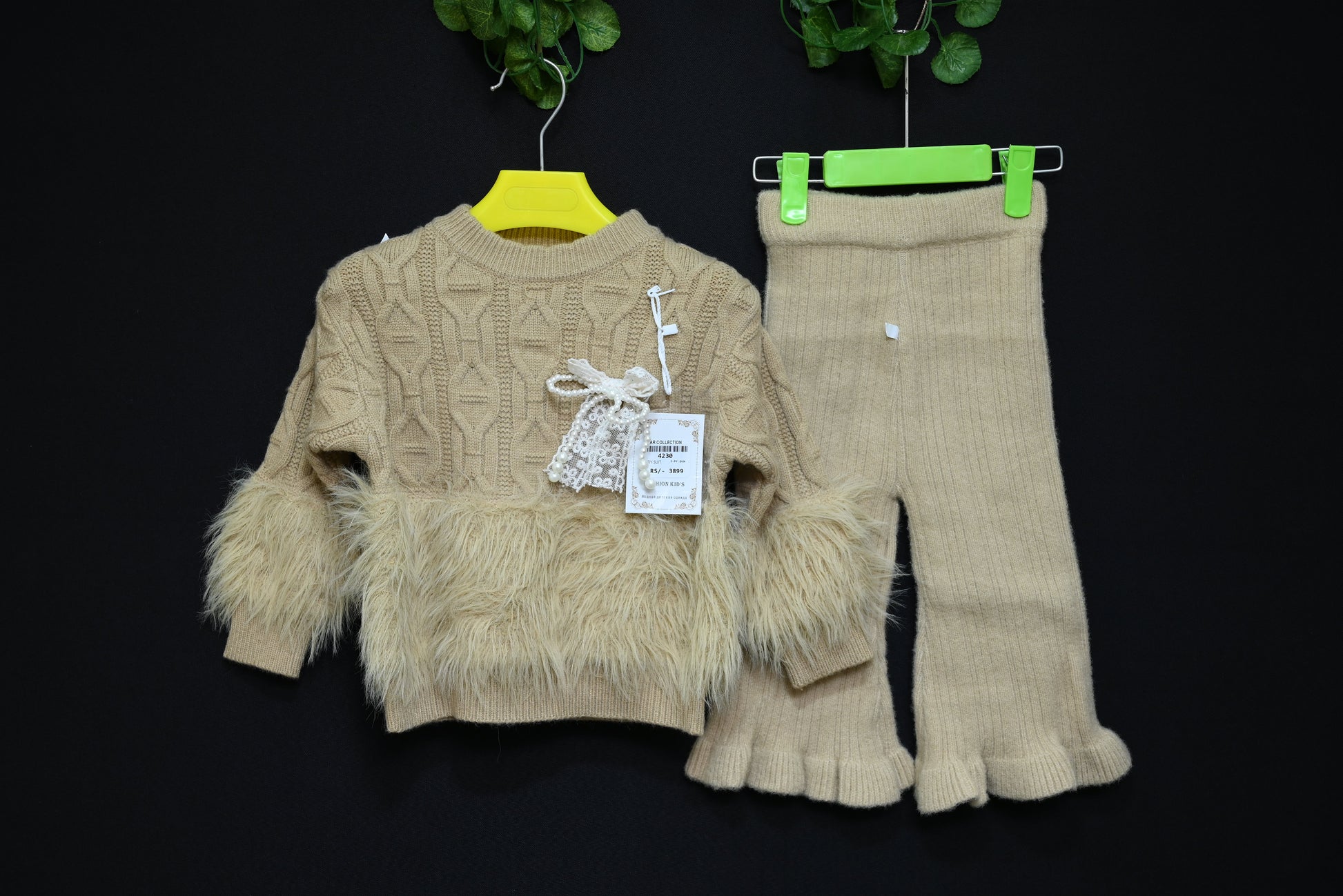 4230-Baby Wool Winter Set – 2-Piece with Soft Fur Detail | Round Neck | Western Design