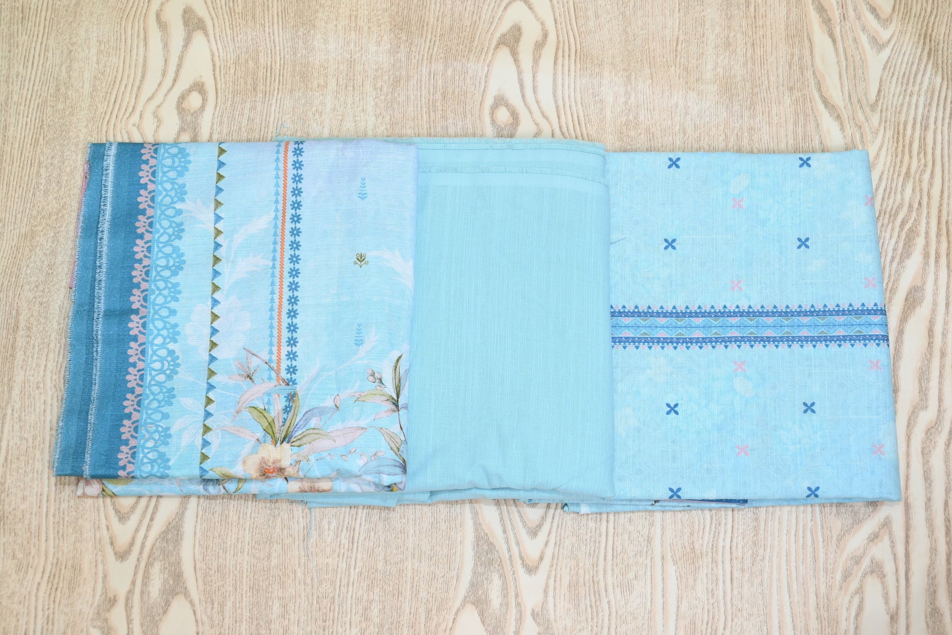 5504-Unstitched 3-Piece Premium Khaddar Suit – 2.5M Printed Shirt, Dupatta & Trouser | Winter Collection