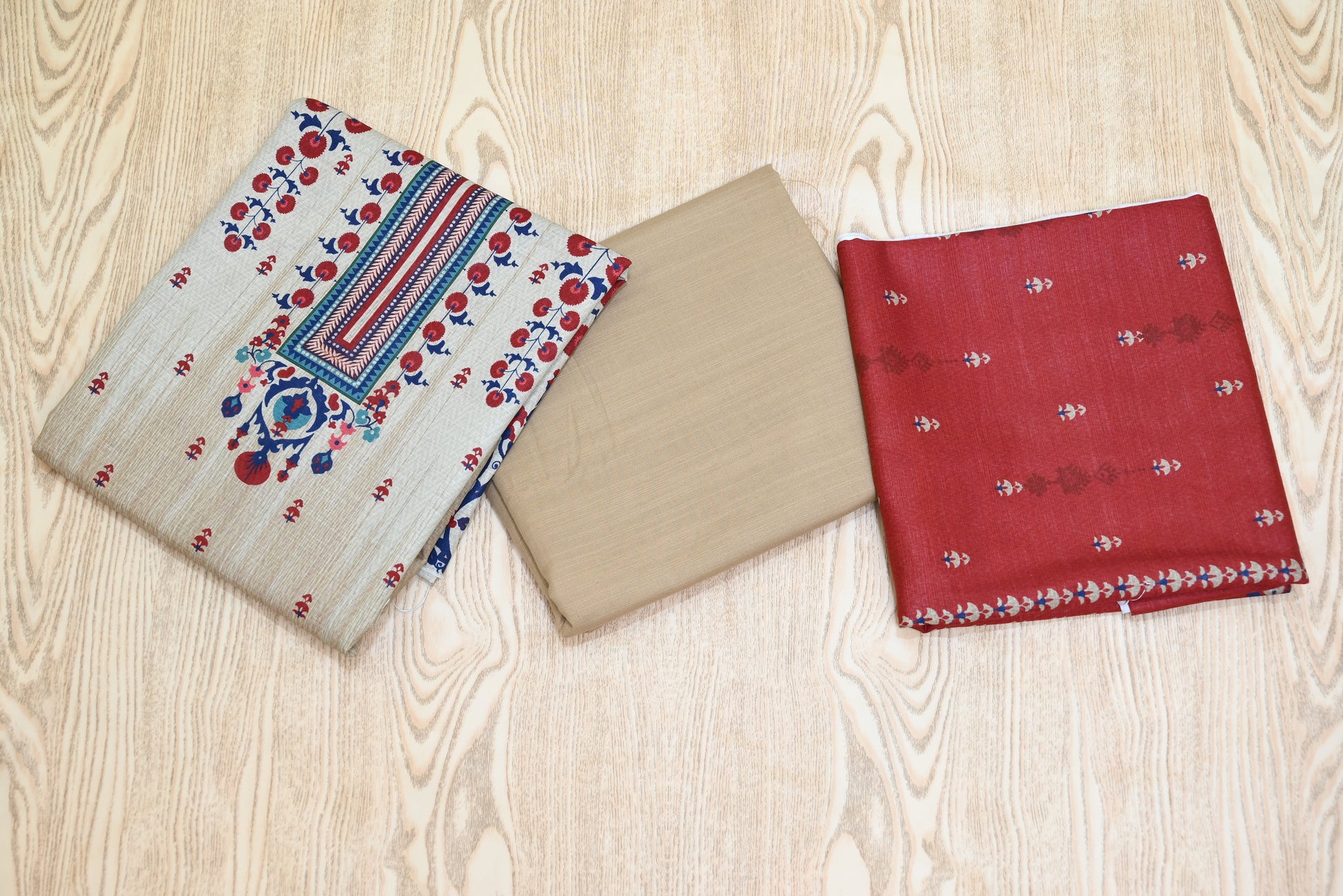 5504-Unstitched 3-Piece Premium Khaddar Suit – 2.5M Printed Shirt, Dupatta & Trouser | Winter Collection