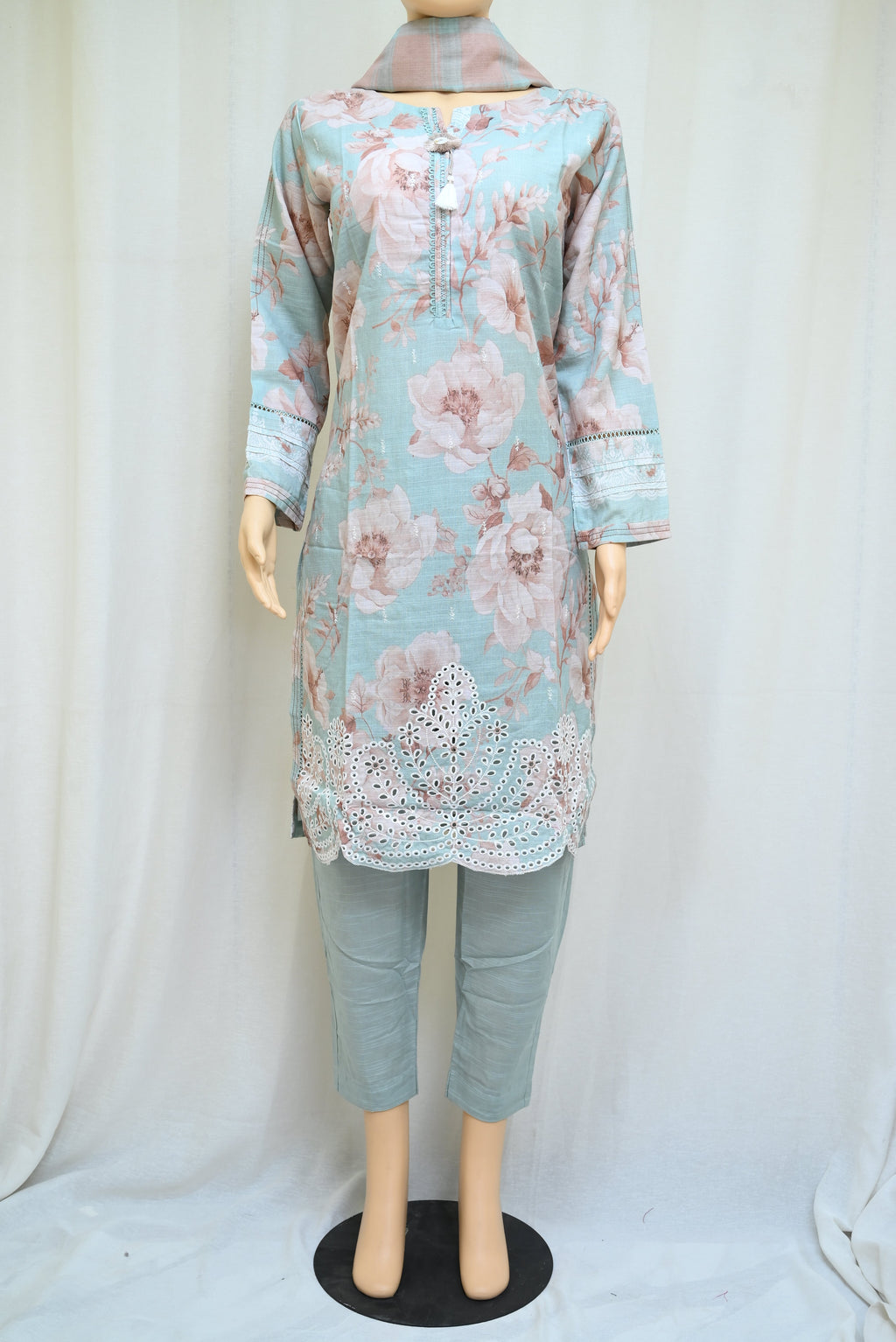 5052-Women’s Winter 3-Piece Stitched Suit – Embroidered Khaddar, Printed Shirt, Plain Trouser, Dupatta