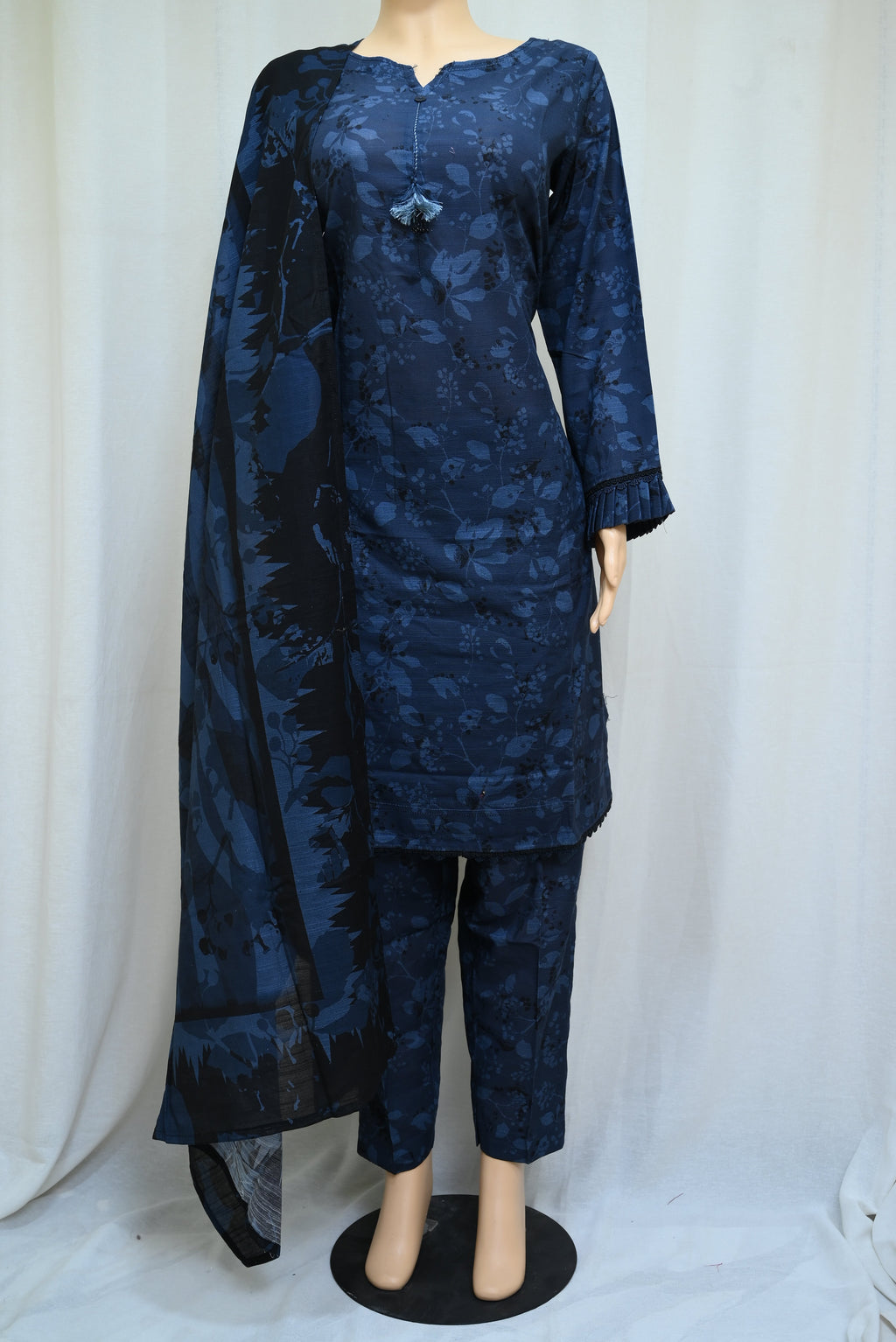 5053-Women’s Winter 3-Piece Stitched Khaddar Suit – Round Neck, Printed Shirt & Trouser with Dupatta