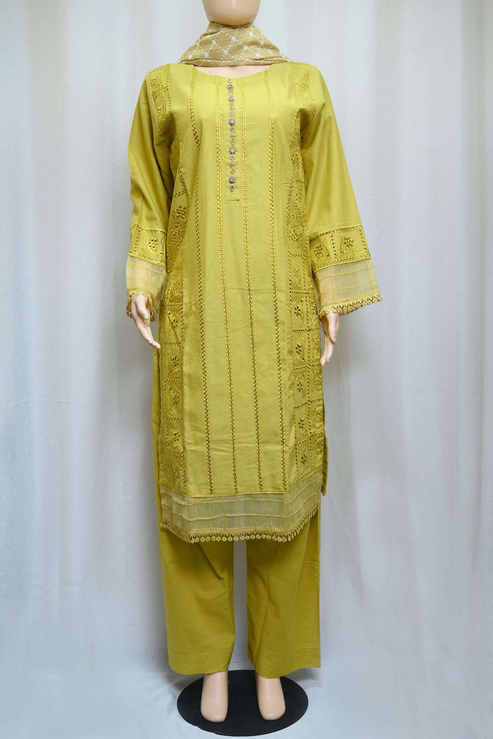 5062-3 Piece Embroidered Khaddar Suit – Elegant Winter Collection for Women | Premium Fabric