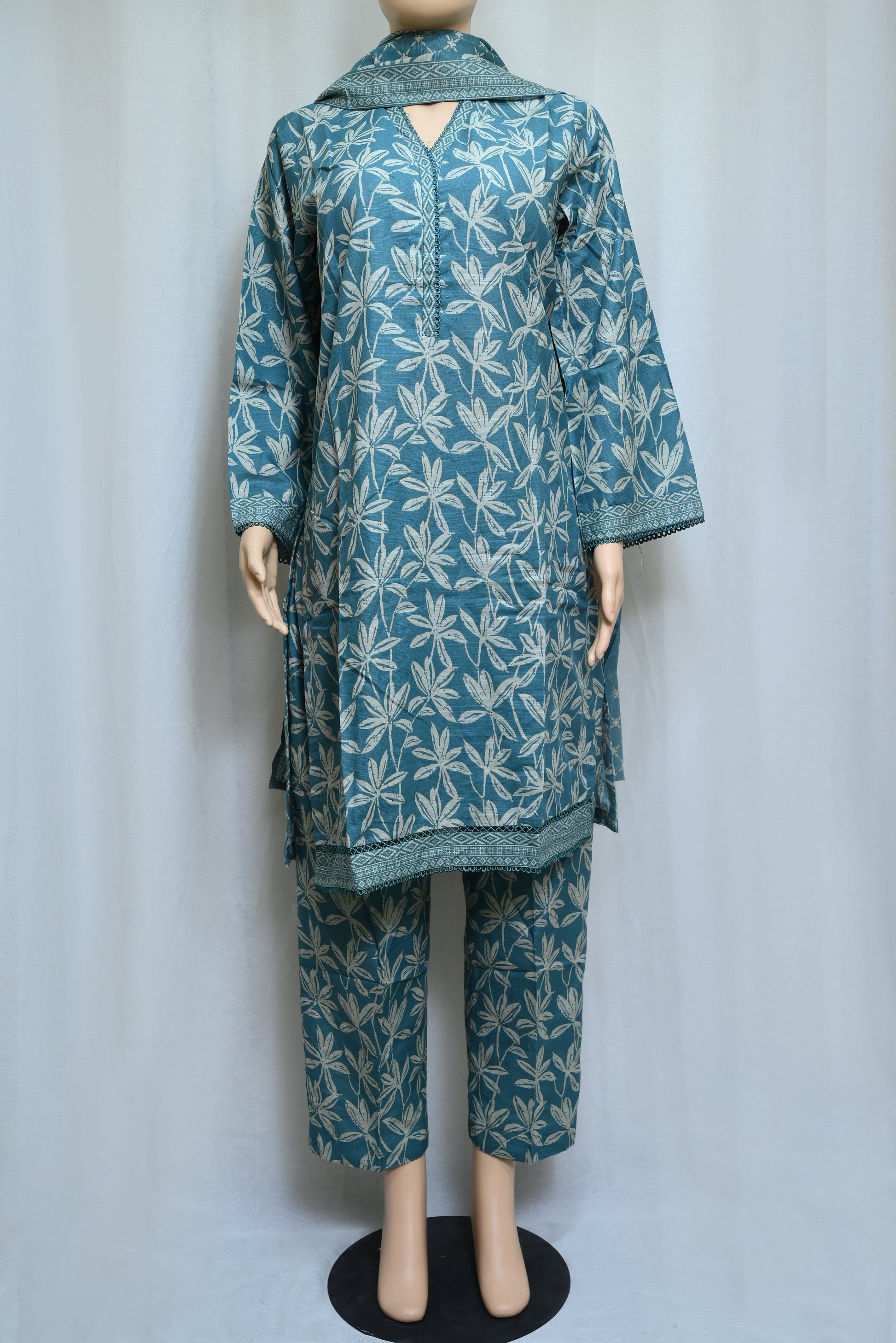 5067-3 Piece Khaddar Printed Suit – Chic & Comfortable Winter Wear for Women