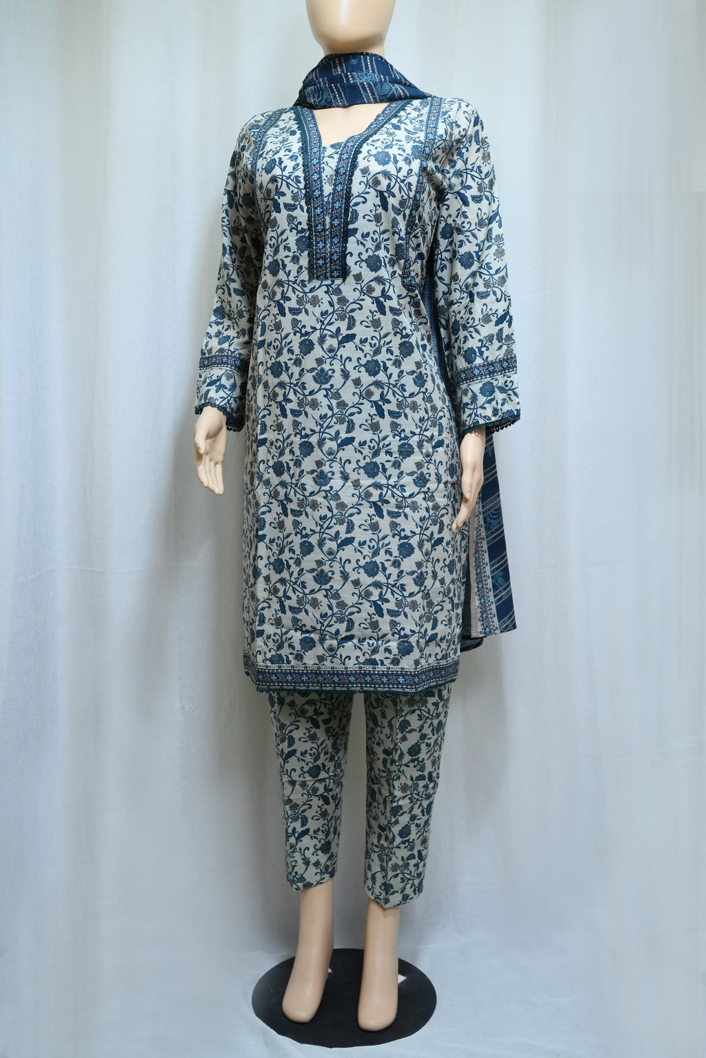 5067-3 Piece Khaddar Printed Suit – Chic & Comfortable Winter Wear for Women