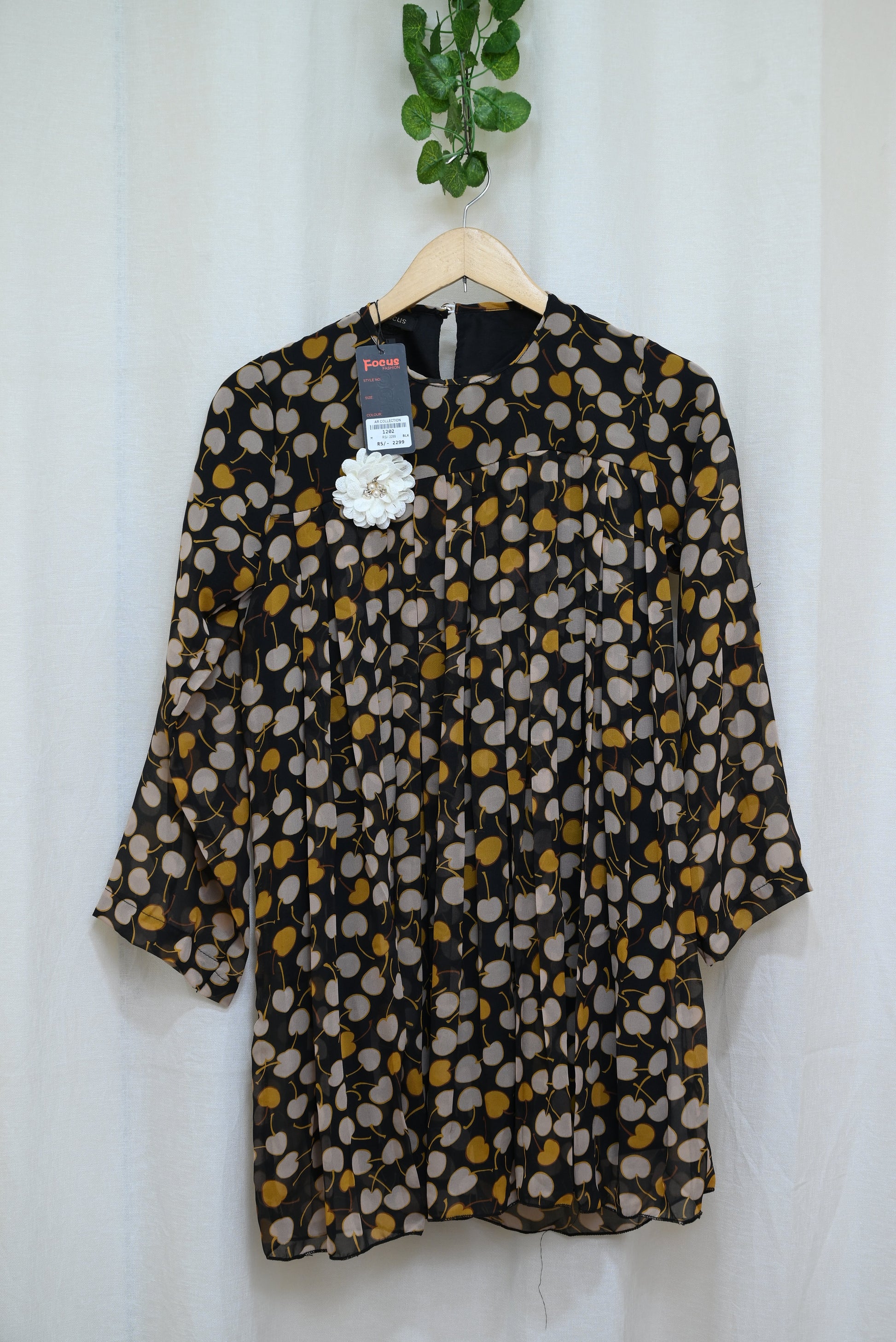 1202-Women’s Imported Printed Top – Round Neck, Short Length | Winter Collection