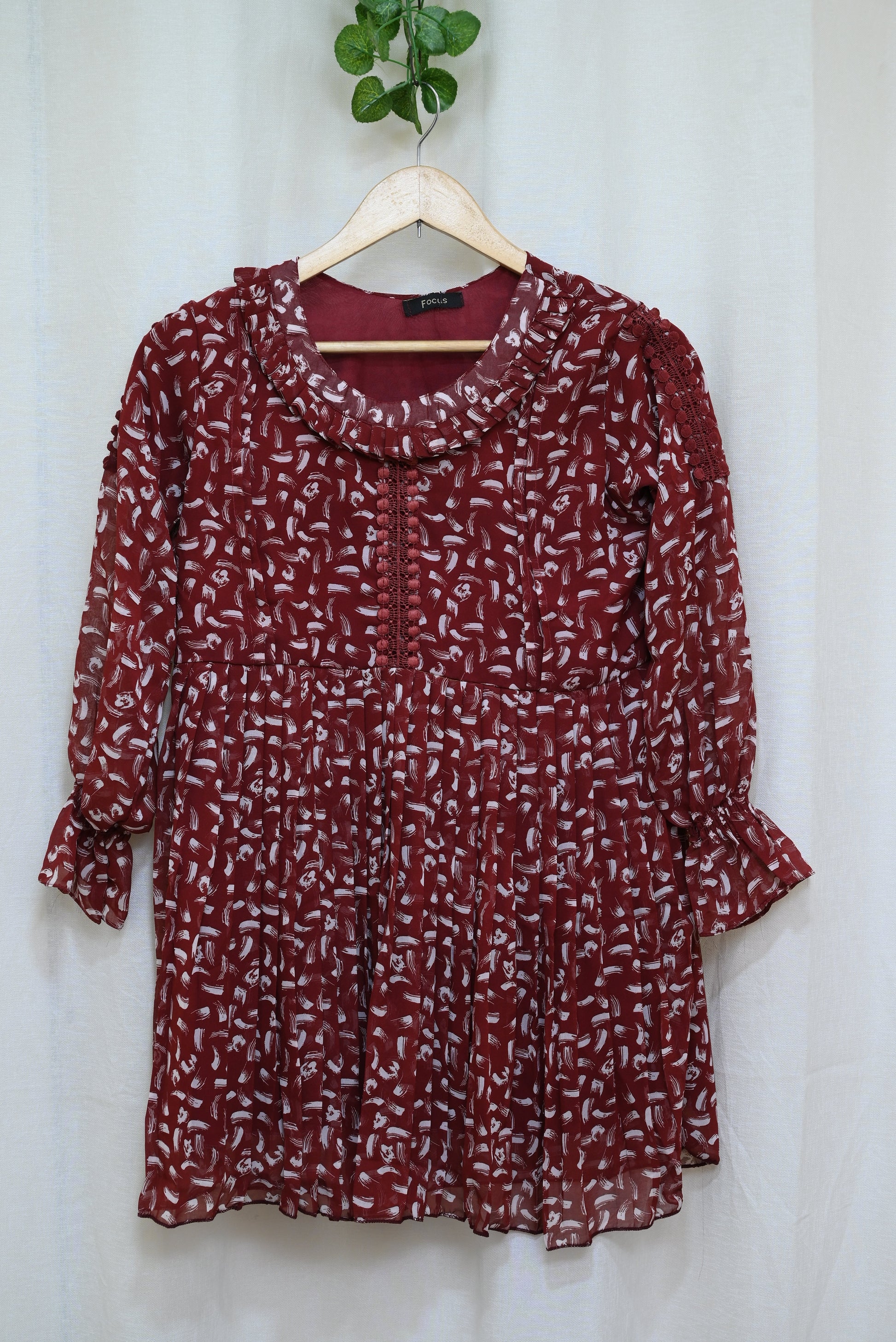 1202-Women’s Imported Printed Top – Round Neck, Short Length | Winter Collection