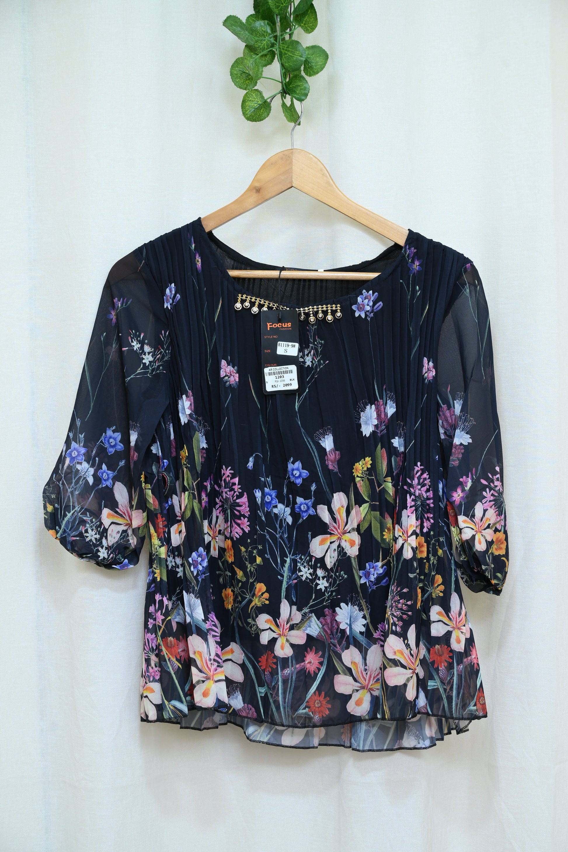 1203-Women’s Winter Printed Top – Imported Fabric, Round Neck, Short Length