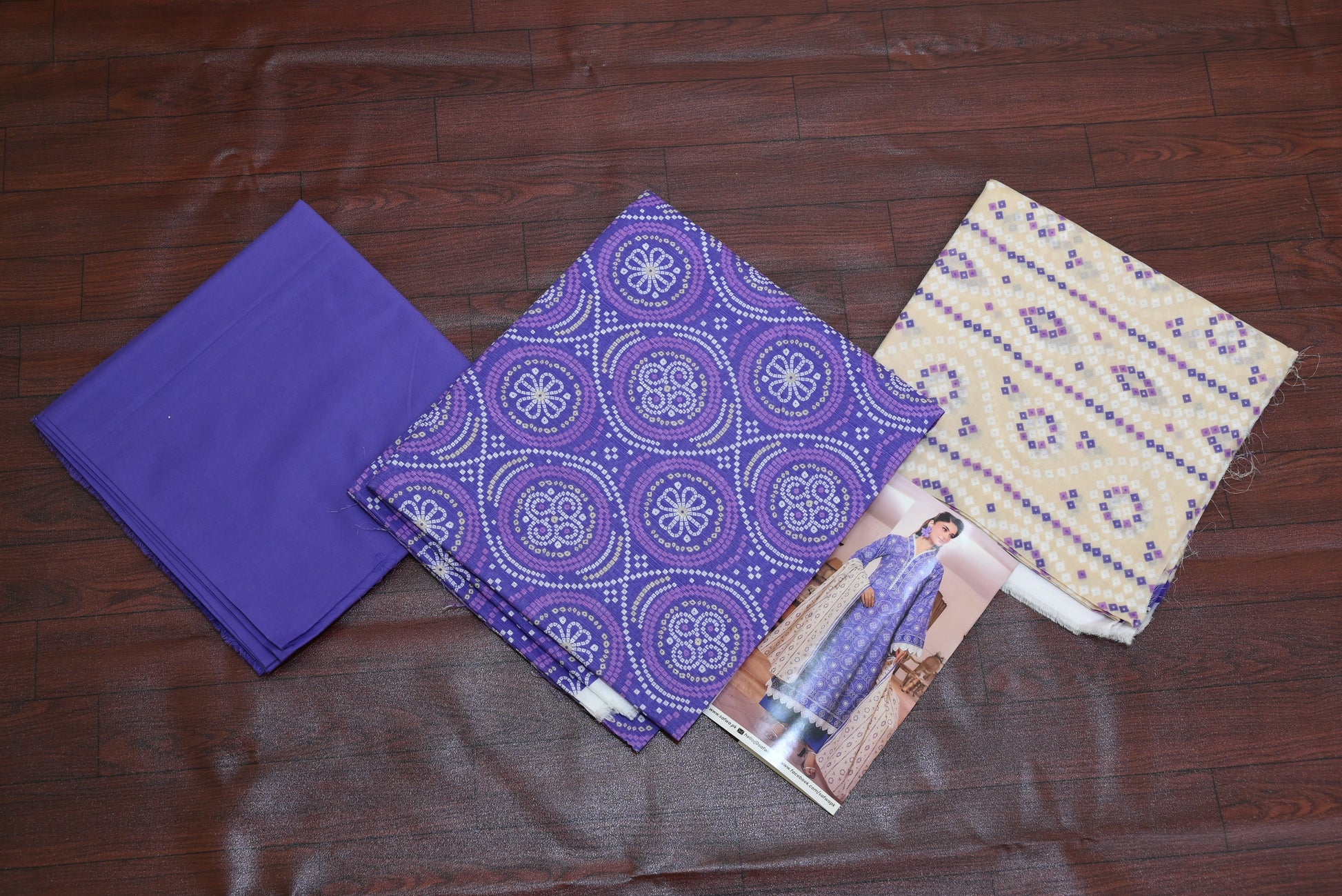 5501- 3-Piece Unstitched Printed Cambric Suit – Shirt, Premium Dupatta & Plain Trouser