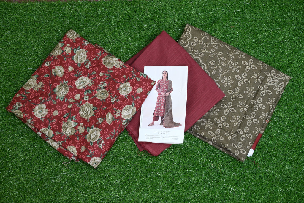 5513-3-Piece Unstitched Premium Khaddar Suit – Printed Shirt, Contrast Dupatta & Dyed Trouser