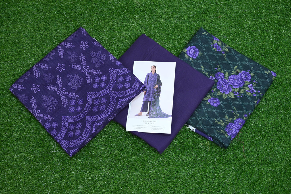 5513-3-Piece Unstitched Premium Khaddar Suit – Printed Shirt, Contrast Dupatta & Dyed Trouser