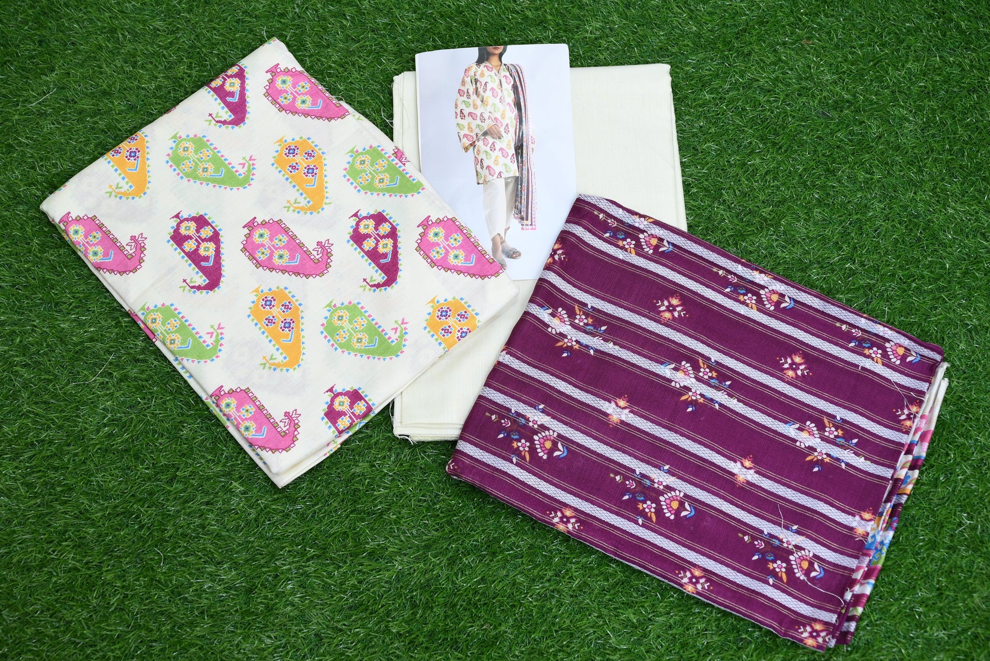 5512- 3-Piece Unstitched Winter Suit – Printed Cotton Khaddar Shirt, Dyed Trouser & Jacquard Dupatta