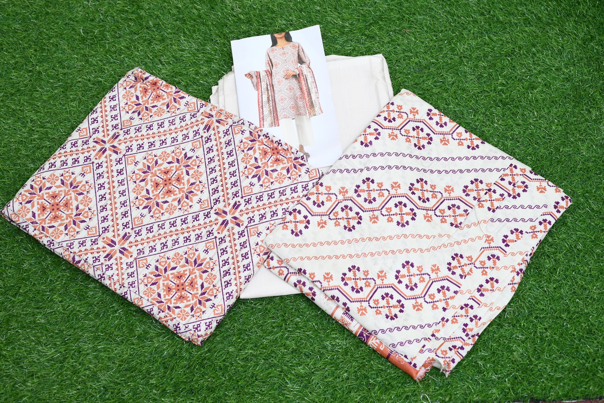 5512- 3-Piece Unstitched Winter Suit – Printed Cotton Khaddar Shirt, Dyed Trouser & Jacquard Dupatta