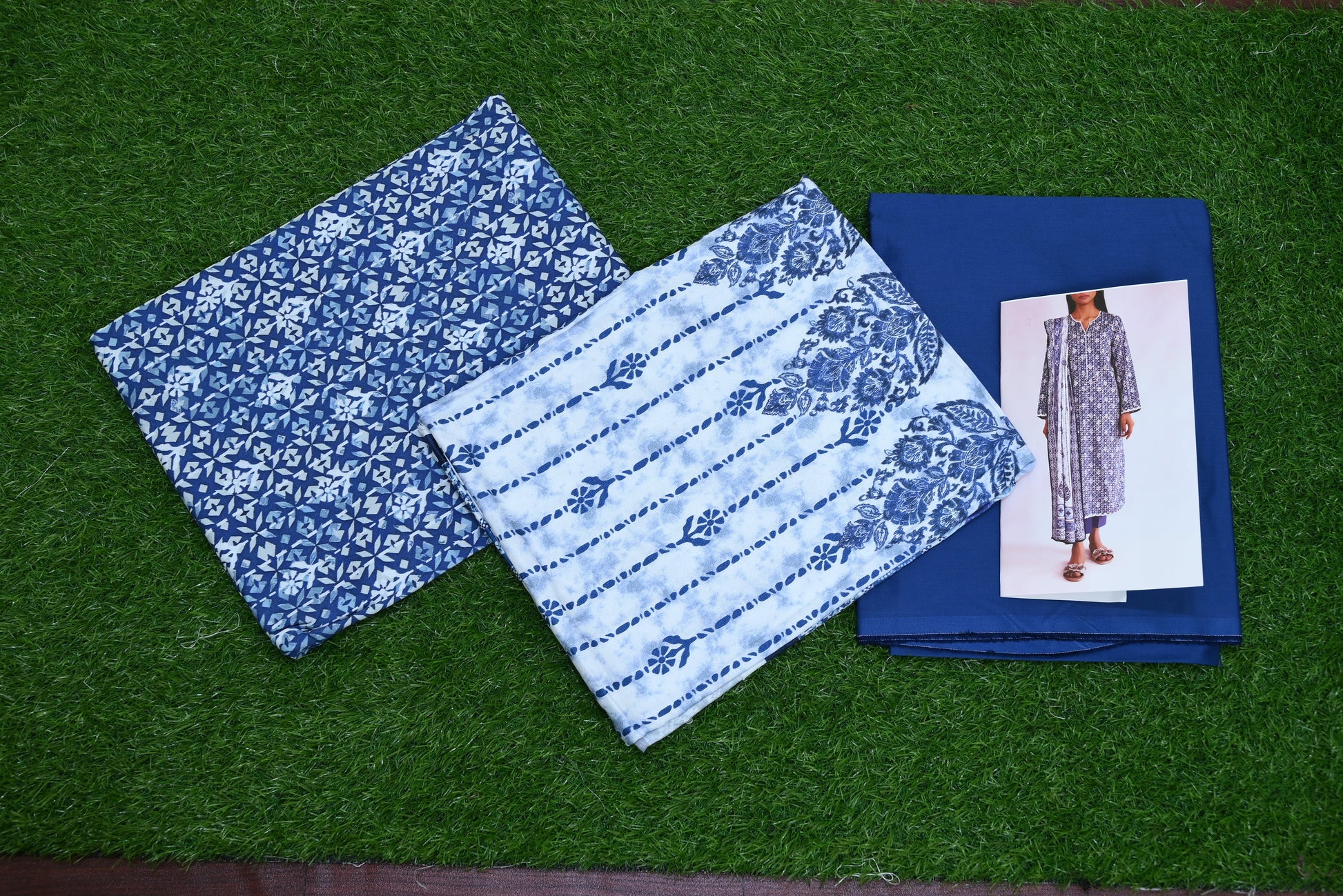 5515- 3-Piece Unstitched Linen Suit – Printed Shirt, Plain Trouser & Fancy Dupatta | Winter Collection