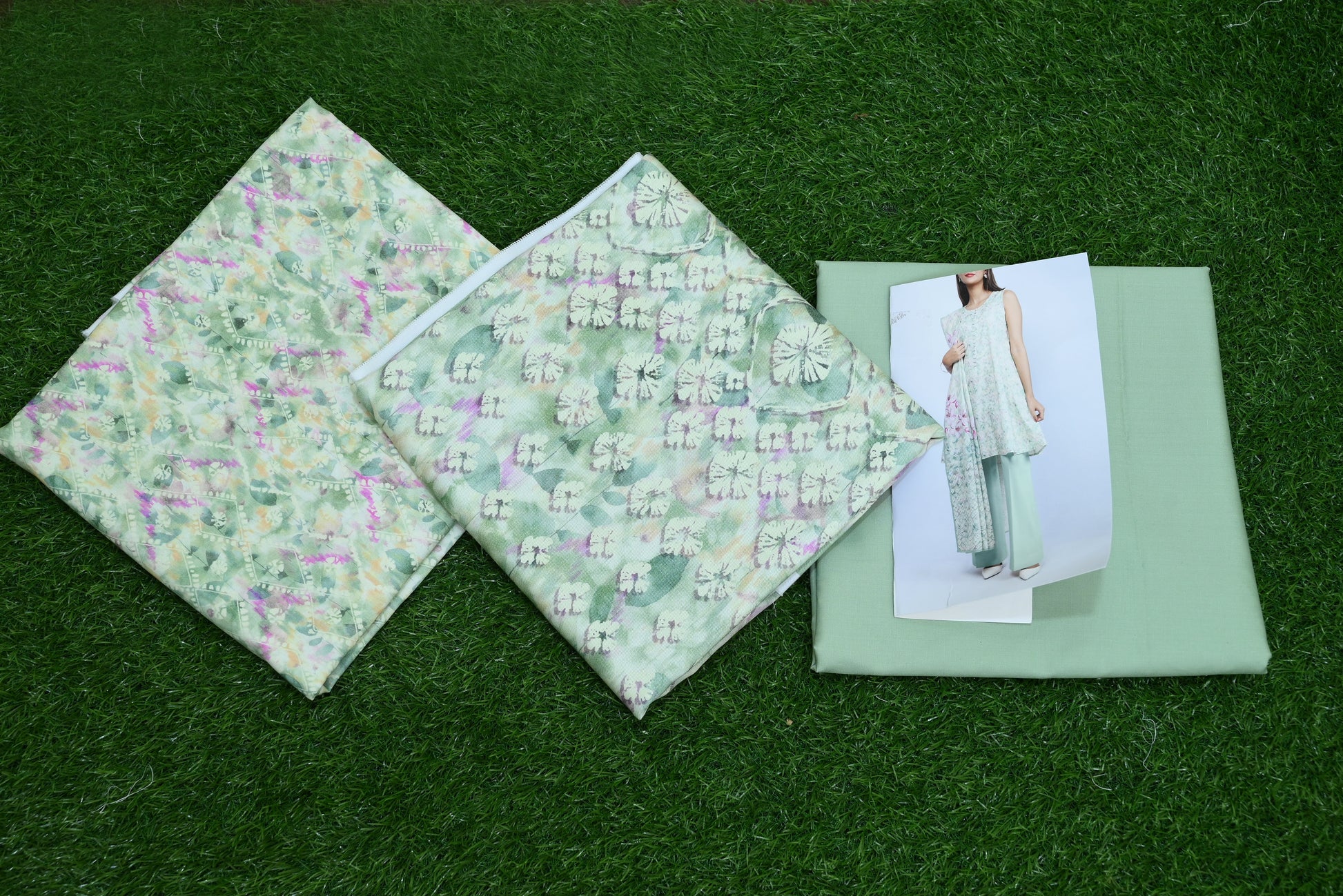 5515- 3-Piece Unstitched Linen Suit – Printed Shirt, Plain Trouser & Fancy Dupatta | Winter Collection