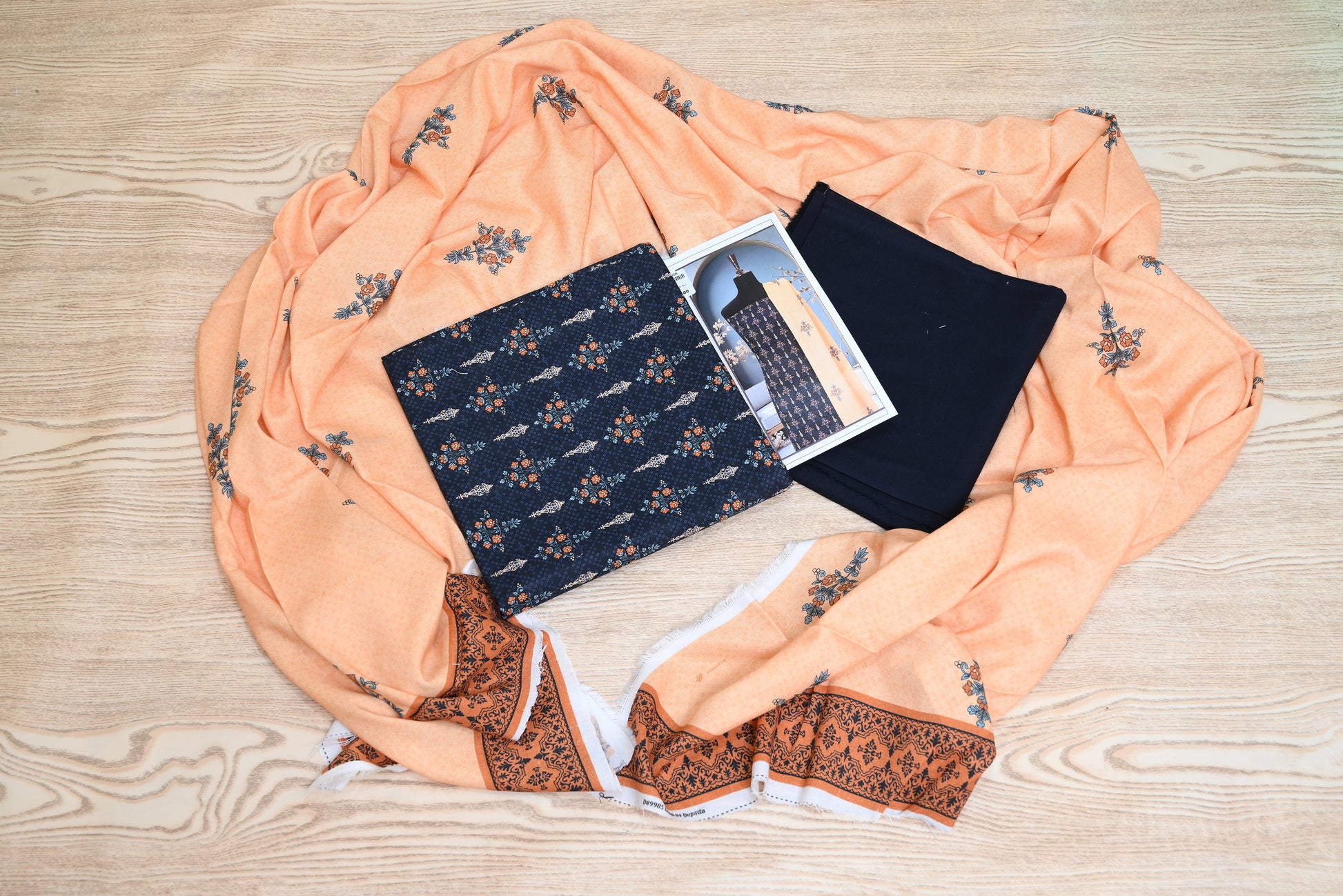 5510-3-Piece Unstitched Silk Touch Khaddar Suit – Printed Shirt, Wool Shawl & Trouser