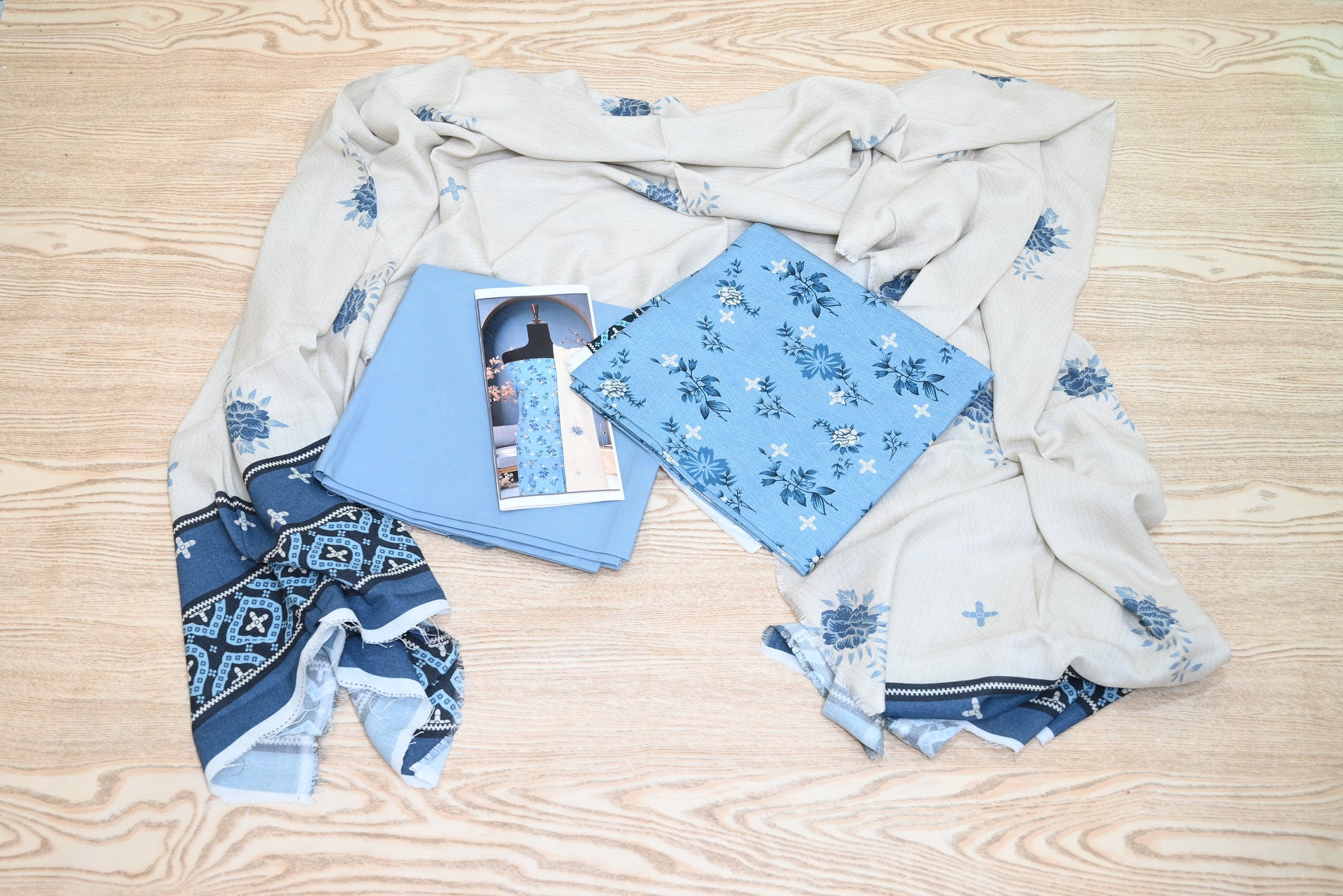 5510-3-Piece Unstitched Silk Touch Khaddar Suit – Printed Shirt, Wool Shawl & Trouser